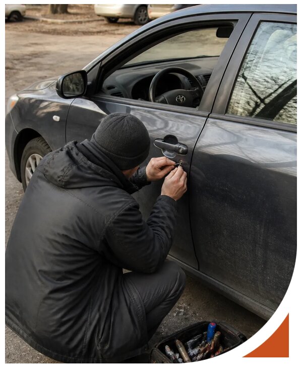 Профессиональное вскрытие автомобиля Тойота без повреждений в Ялте